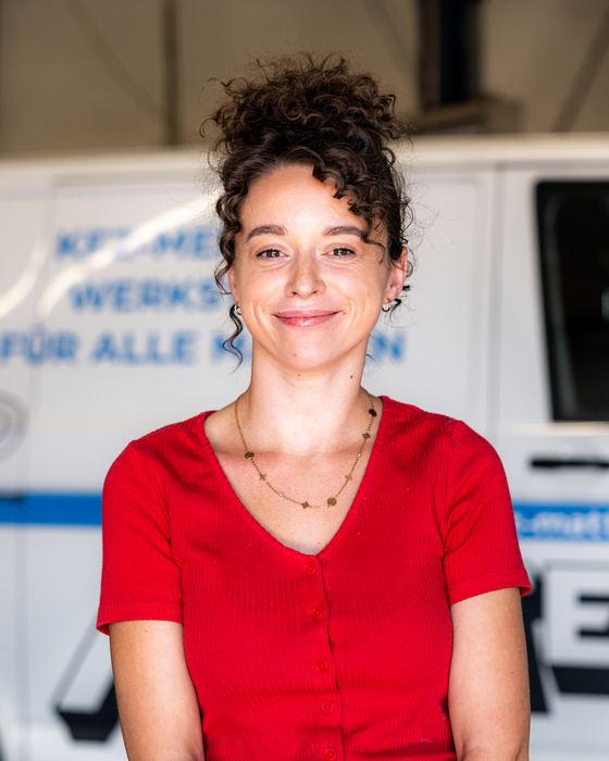 Carine Klein, Kundenannahme bei KFZ Mattes